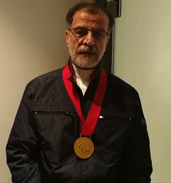 مدال افتخار شهید «ابراهیم هادی» برگردن نشان عالی کمیته پارالمپیک