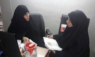 رزمندگان جواب یادداشت‌های ارسالی از طرف دانش آموزان را می‌فرستادند