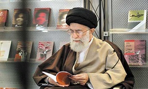 علاقه رهبر معظم انقلاب اسلامی به کتاب برای ما نویسندگان قوت قلب است