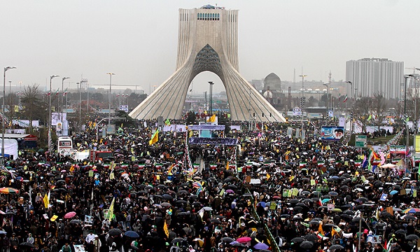 العهد: ایرانی‌ها با شعارهای ضد آمریکایی از انقلاب خود حمایت کردند