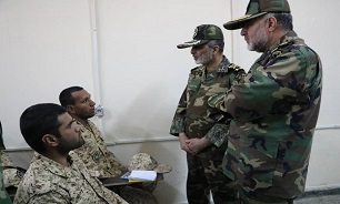فرمانده کل ارتش از مرکز آموزش ۰۵ کرمان بازدید کرد