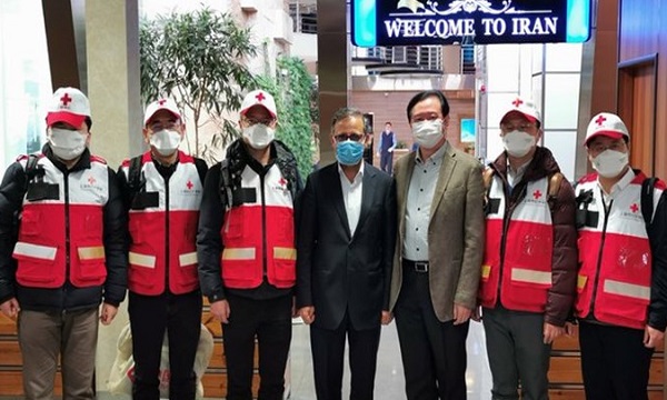 پزشکان متخصص چینی برای مقابله با شیوع کرونا وارد ایران شدند