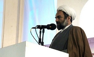 مردم پای خون شهدای خودشان ایستاده‌اند 