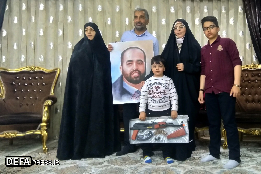 تجلیل از خانواده شهید مدافع حرم «محمد آژند»