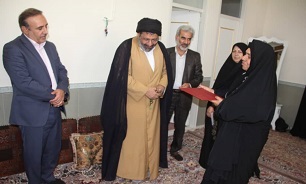 مدیرکل جهاد کشاورزی لرستان با خانواده شهید «عصمت الله چوب تراش» دیدار کرد