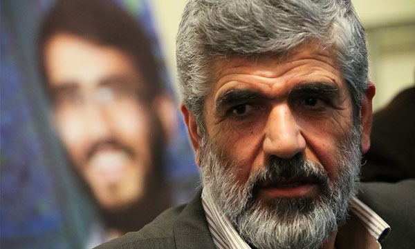 پدر شهید احمدی روشن: جلوی هنجارشکنی‌ها و بی‌حجابی‌ها گرفته شود