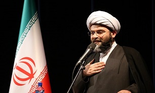 هدف دشمن ریشه‌کن کردن هویت ایرانی اسلامی است