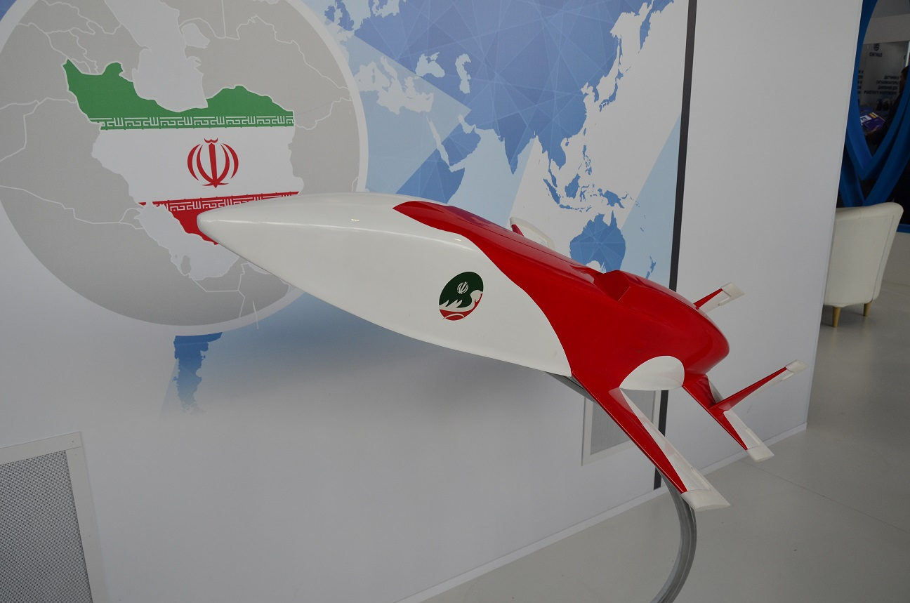 جدیدترین موشک کروز ایرانی با نام «مبین» به نمایش درآمد + عکس