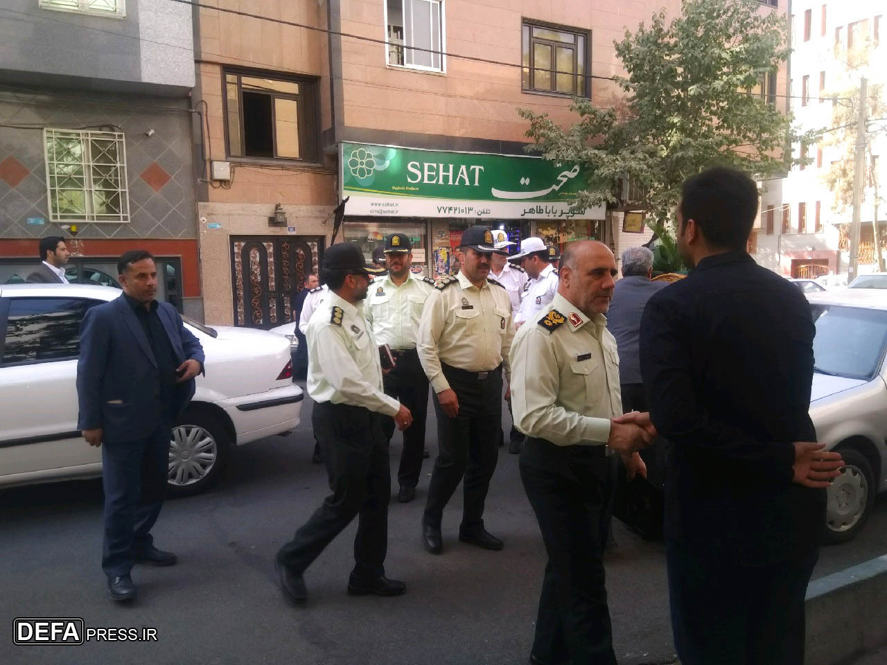 دیدار فرمانده انتظامی تهران بزرگ با خانواده شهید «خدام‌الحسینی»