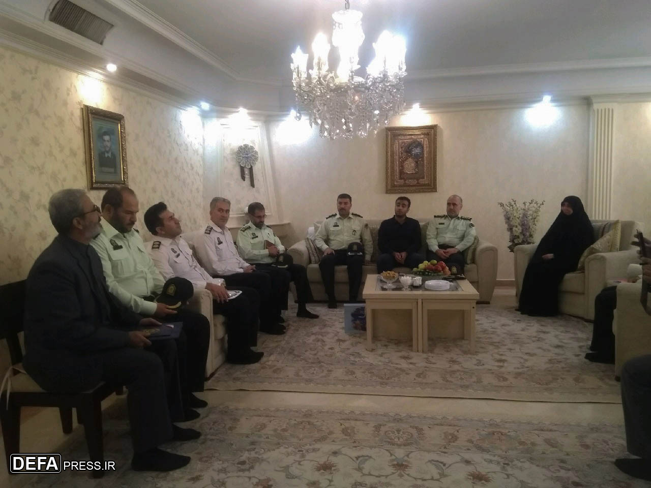 دیدار فرمانده انتظامی تهران بزرگ با خانواده شهید «خدام‌الحسینی»