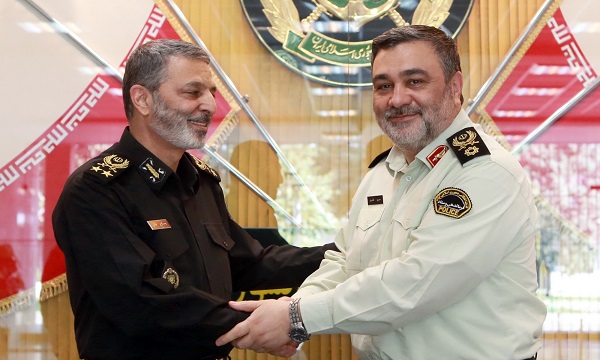 تبریک فرمانده ارتش به فرمانده ناجا به مناسبت هفته نیروی انتظامی
