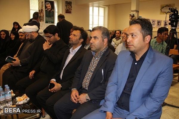برگزاری آئین کتاب‌خوانی «مردی با دو دست طلا» در مشهد + تصاویر