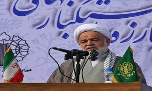 تهدیدها و تحریم‌های استکبار جهانی مانع حرکت انقلابی ملت ایران نمی‌شود