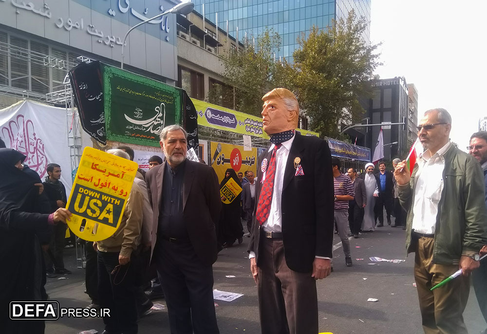 عکس/ حضور «دونالد ترامپ» در راهپیمایی 13 آبان!