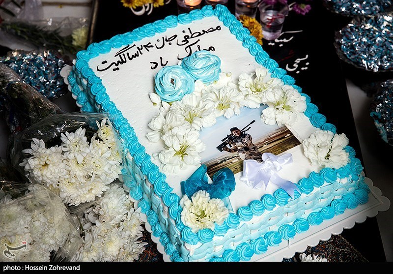 عکس/ کیک جشن تولد شهید مدافع حرم