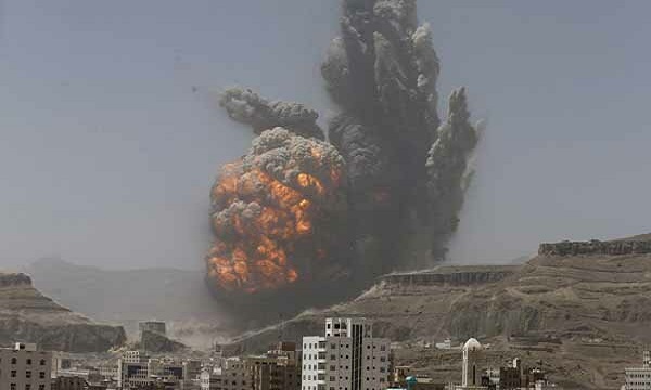 حمله توپخانه‌ای و جنگنده‌های متجاوز سعودی به شمال و غرب یمن