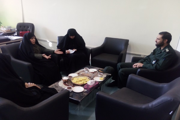 نقش زنان استان کرمان در دفاع مقدس تبیین شود