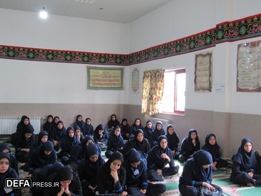 برگزاری یادواره شهدای مدافع حرم در مدرسه معراج سوادکوه شمالی + تصاویر