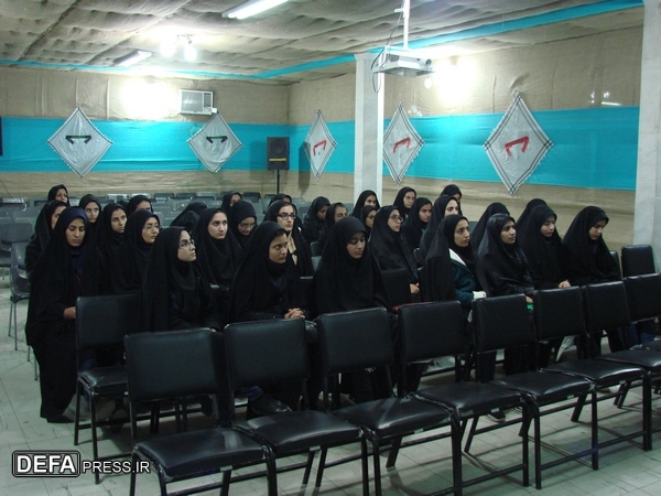 بازدید دانشجو معلمان از موزه دفاع مقدس شهرکرد