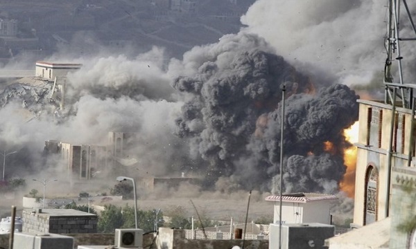 ادامه جنایات سعودی‌ها در یمن/ رژیم سعودی الحدیده را بمباران کرد