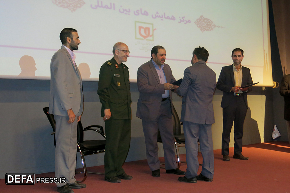 برگزاری آیین «عصر خاطره» در موزه انقلاب اسلامی و دفاع مقدس/ راوی و نویسنده کتاب «سالار تکریت» تقدیر شدند