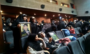 برگزاری مراسم «یلدای شهدایی» در موزه انقلاب اسلامی و دفاع مقدس/ فرزندان شهدای مدافع حرم، شبی به‌یادماندنی را تجربه کردند+ تصاویر