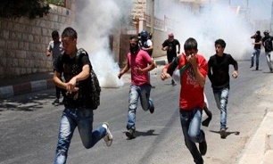 صهیونیست‌ها به سوی دانش‌آموزان فلسطینی گاز اشک‌آور شلیک کردند