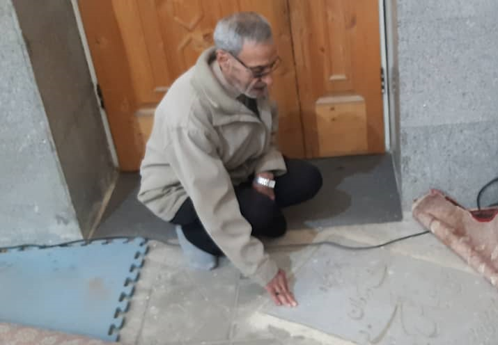 وقتی پیرمرد بسیجی قبرش را در مسجد کند