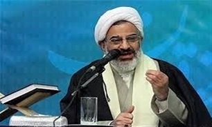 سردار «سلیمانی» در نظامی‌ترین صحنه‌ها معنوی‌ترین انسان بود/ عبودیت محض خدا او را به این مقام رساند