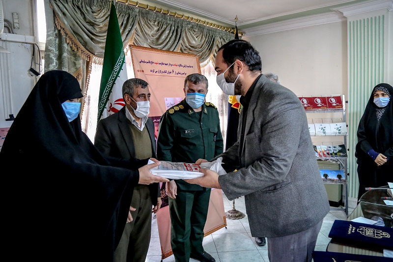 «سردار سلیمانی» دشمن را ناکام کرد/ کتاب فرهنگ شهادت را برای آینده ماندگار می‌کند