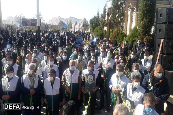 حضور خادمین امام رضا(ع) در گلزار شهدای کرمان+تصویر