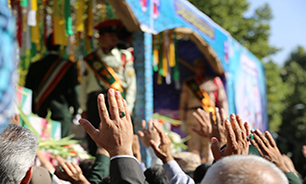 مراسم تدفین پیکر مطهر یک شهید گمنام در گیلانغرب برگزار شد