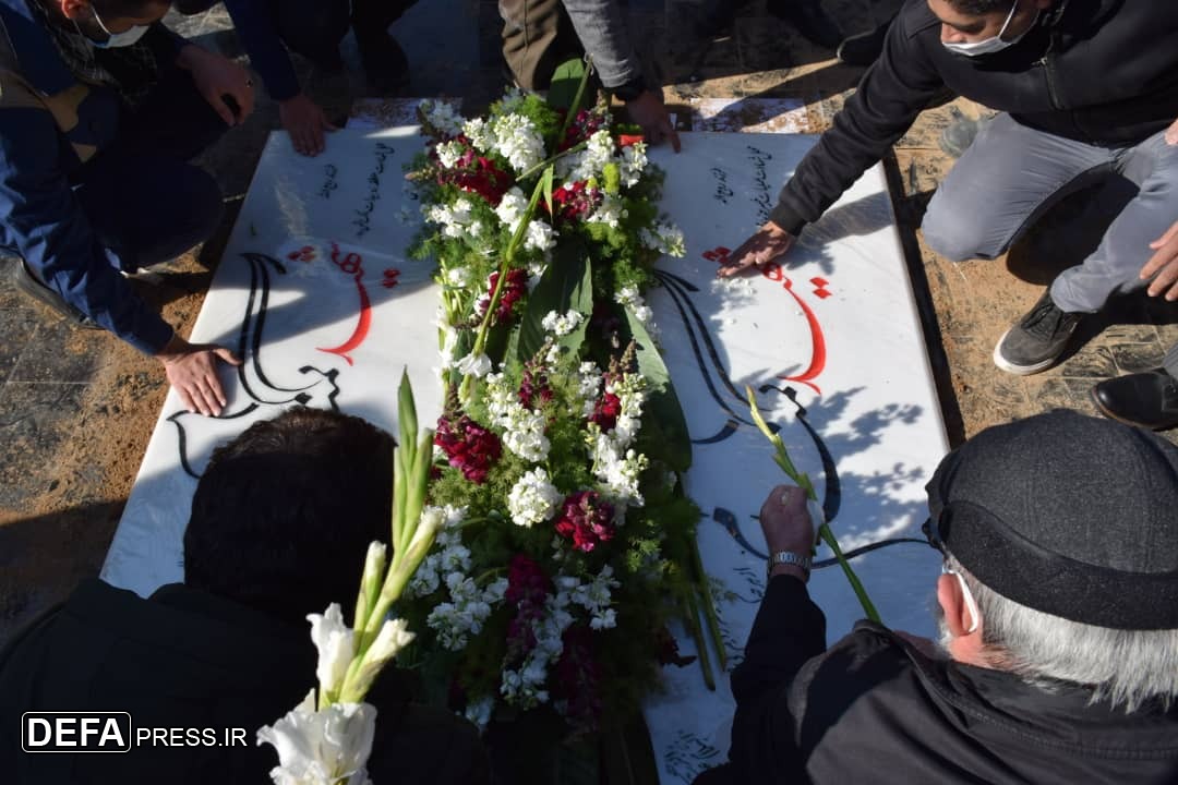 تشییع و خاکسپار پیکر‌های مطهر ۲ شهید گمنام در شرکت «پنها» + تصاویر