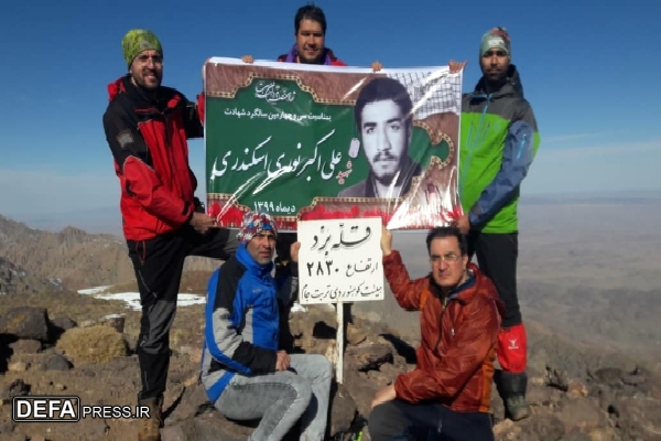 صعود کوهنوردان گروه «فراز» به قله «بزد»+ تصاویر