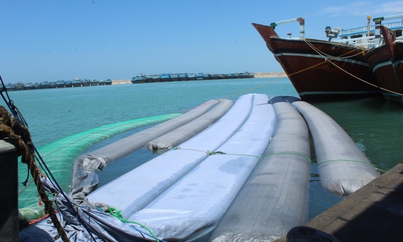 توقیف شناور‌های حامل ۱۳۰ هزار لیتر سوخت قاچاق در میناب