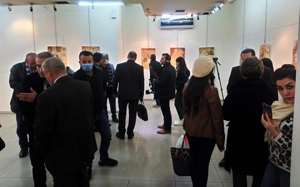 استقبال مردم سوریه از نمایشگاه‌های حوزه هنری درباره شهید سلیمانی
