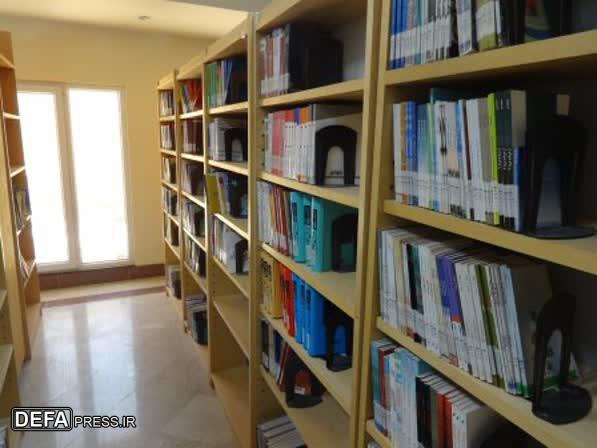 ۱۰۰ نسخه کتاب دفاع مقدس به کتابخانه‌های سایر استان‌ها اهدا شد