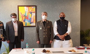 وزیر دفاع جمهوری اسلامی ایران با وزیر دفاع هند دیدار و گفتگو کرد