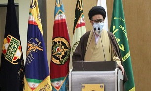 مادران شهدا در خط مقدم دفاع از ارزشهای انقلاب اسلامی قرار دارند