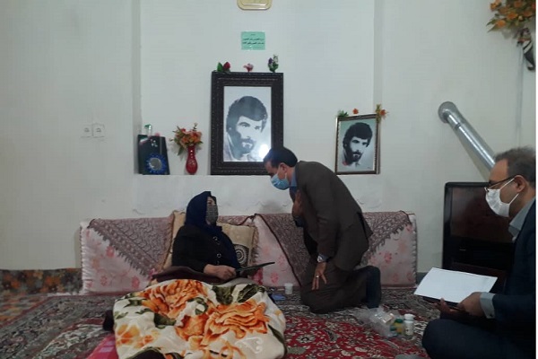 مدیرکل بنیاد شهید لرستان با خانواده‌های شهید امان الله سبک خیز و جانباز امید علی بیرانوند دیدار کرد
