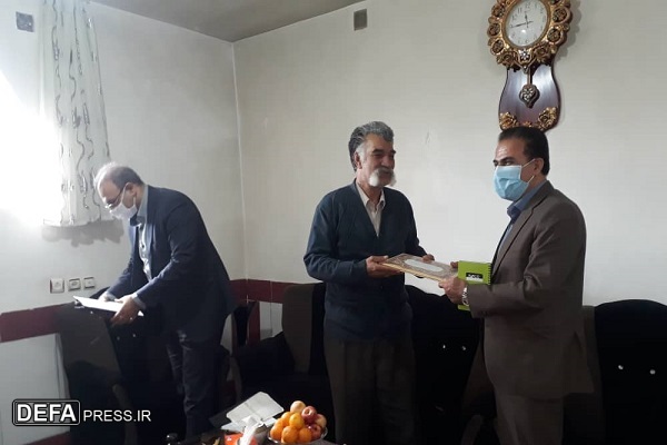 مدیرکل بنیاد شهید لرستان با خانواده‌های شهید امان الله سبک خیز و جانباز امید علی بیرانوند دیدار کرد