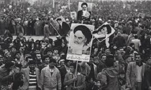 افول یا رشد انقلاب اسلامی در گرو تصمیم مردم!