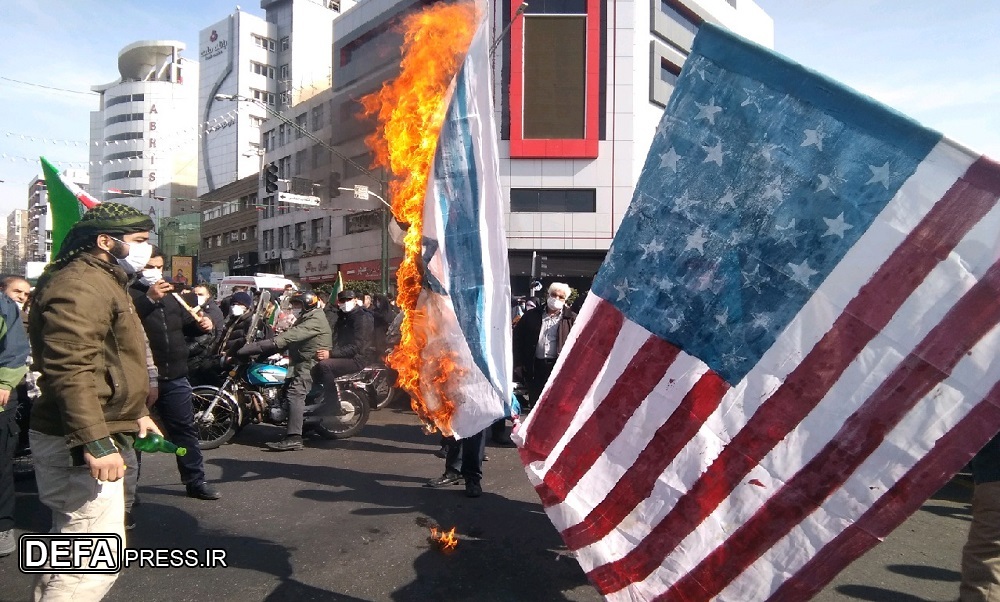 آتش خشم ملت ایران در سوزاندن پرچم‌ کشورهای مستکبر + تصاویر