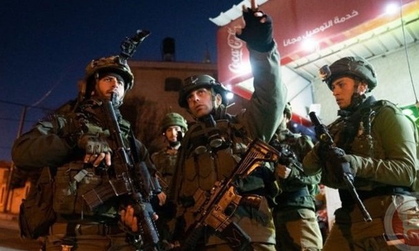 بازداشت ۲۰ جوان فلسطینی در حمله نظامیان صهیونیست به کرانه باختری و قدس