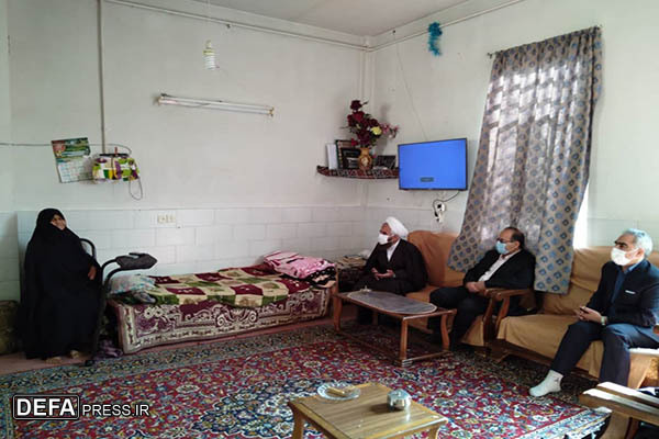 دیدار مدیرکل بنیاد شهید و امور ایثارگران یزد با خانواده دو شهید در مهریز