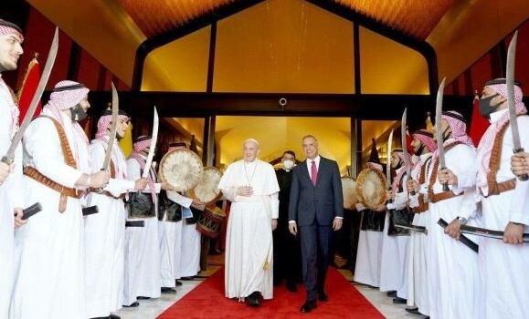 واکنش شبکه‌های اجتماعی عراق به سفر پاپ/ قدردانی از شهدای بغداد