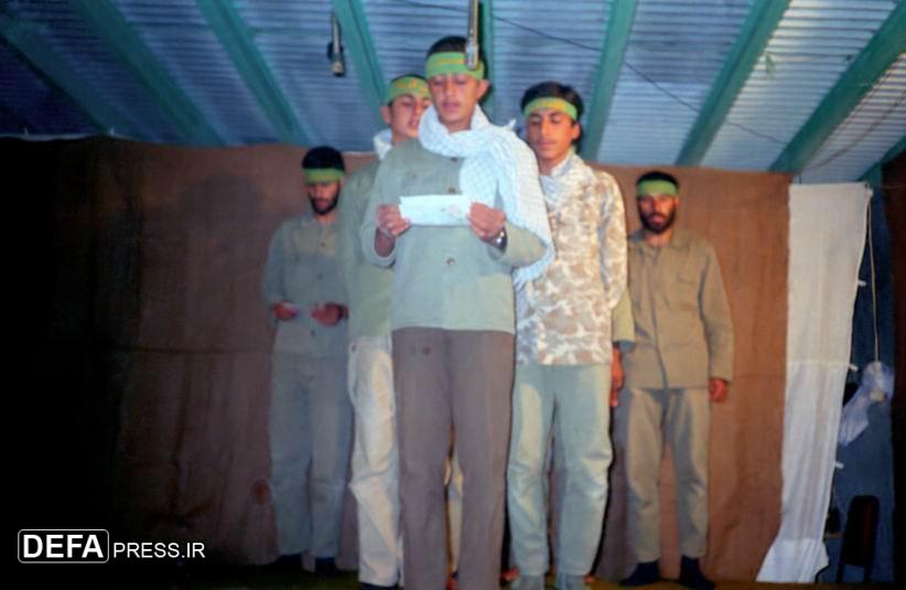 عکس/ برگزاری جشن میلاد امام حسن مجتبی (ع) توسط رزمندگان در جبهه