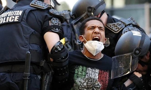 شمار دستگیرشدگان در اعتراضات آمریکا از ۱۰۰۰۰ نفر گذشت