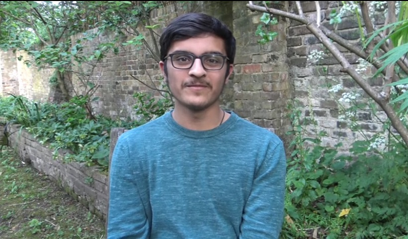 نوجوان پاکستانی «سلام بر ابراهیم» را در انگلیس ترجمه کرد+فیلم