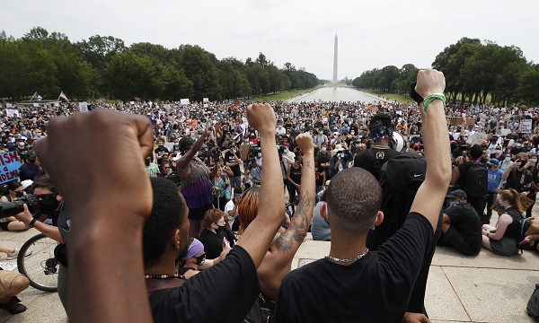 تظاهرات هزاران نفری در واشنگتن علیه تبعیض نژادی + تصاویر